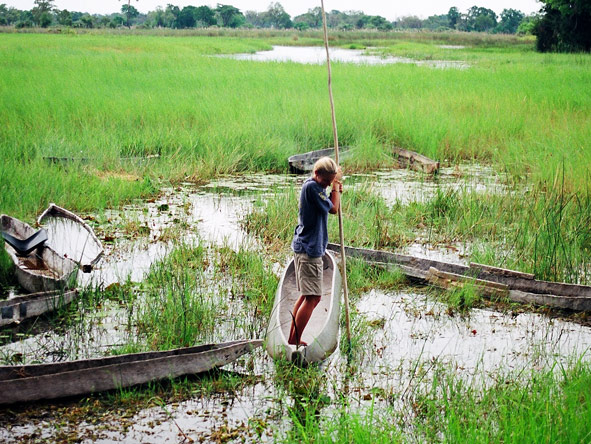 Ingrid de Wet - learning how to 'drive' a mokoro in the Okavango Delta